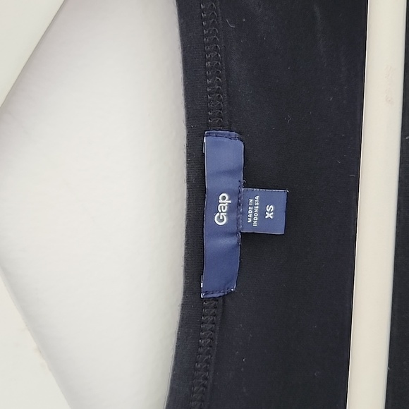 Gap black tee with beading size XS - Picture 5 of 11